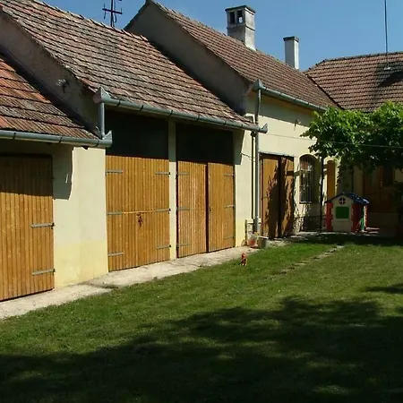 Apartment 8513 - Rozsi Vendeghaz